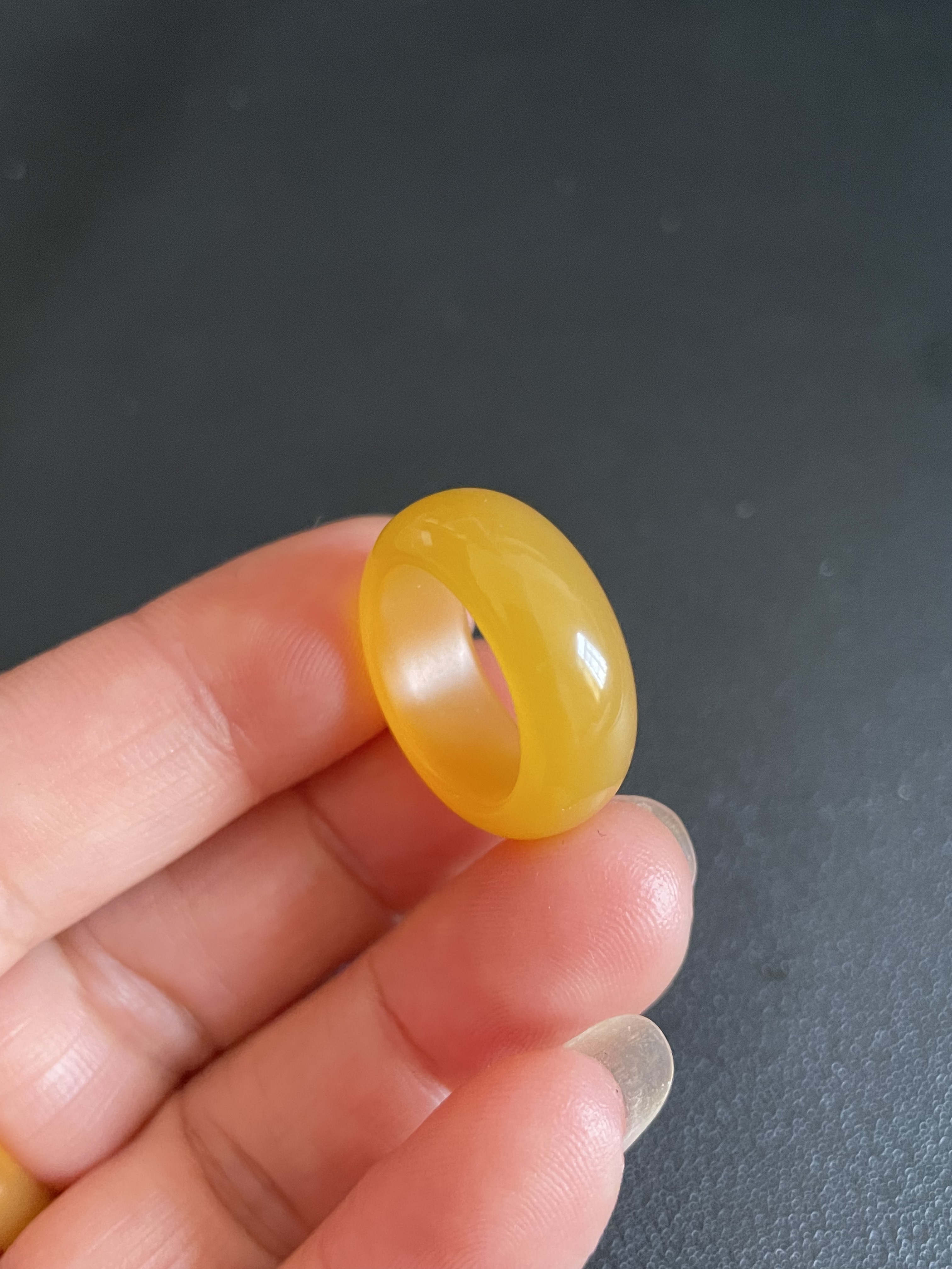 云南龙陵天然黄龙玉鸡油黄老料戒指扳指15*8*4mm