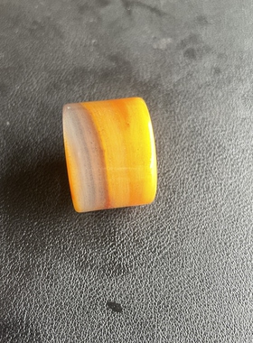 云南龙陵天然黄龙玉鸡油黄老料戒指扳指19*21*5mm材质油润细腻