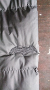 补衣服 专业羽绒服破洞修补 羊毛衫织补 电脑绣花打版绣补 布贴