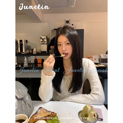 六月林 韩国博主同款百搭纯色圆领长袖修身显瘦内搭上衣女