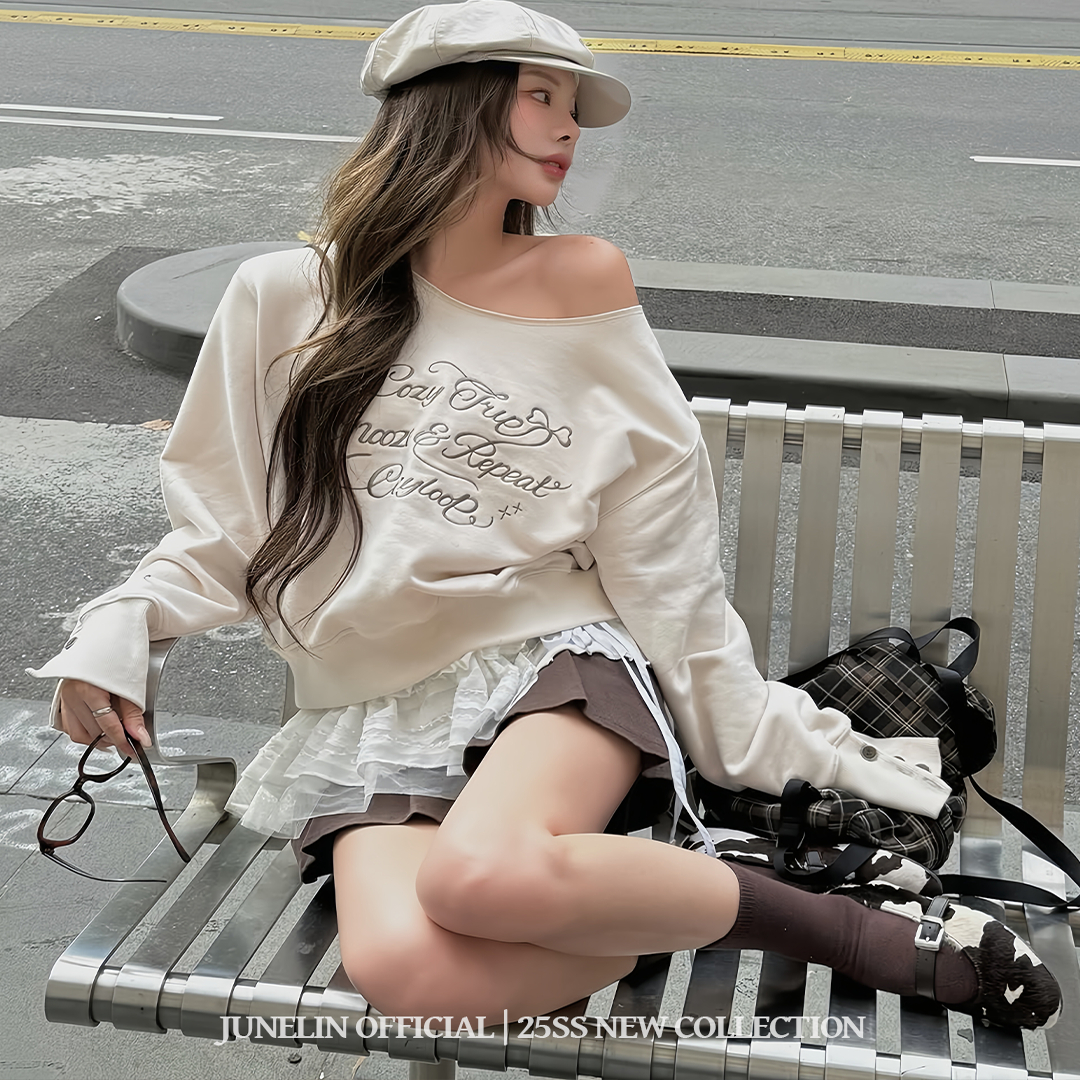 六月林 韩系一字肩露肩辣妹字母印花慵懒套头长袖女T恤休闲上衣