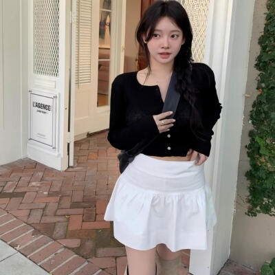 六月林 韩国同款纯欲风性感辣妹黑色长袖纽扣V领上衣女白色短裙