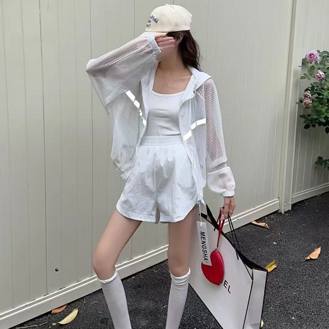 夏季连帽防晒衣女新款防紫外线薄外套宽松运动服休闲短裤两件套装