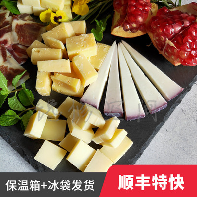 奶酪组合拼盘配红酒威士忌老阿姆斯特丹格鲁耶尔阿彭策尔孔泰干酪