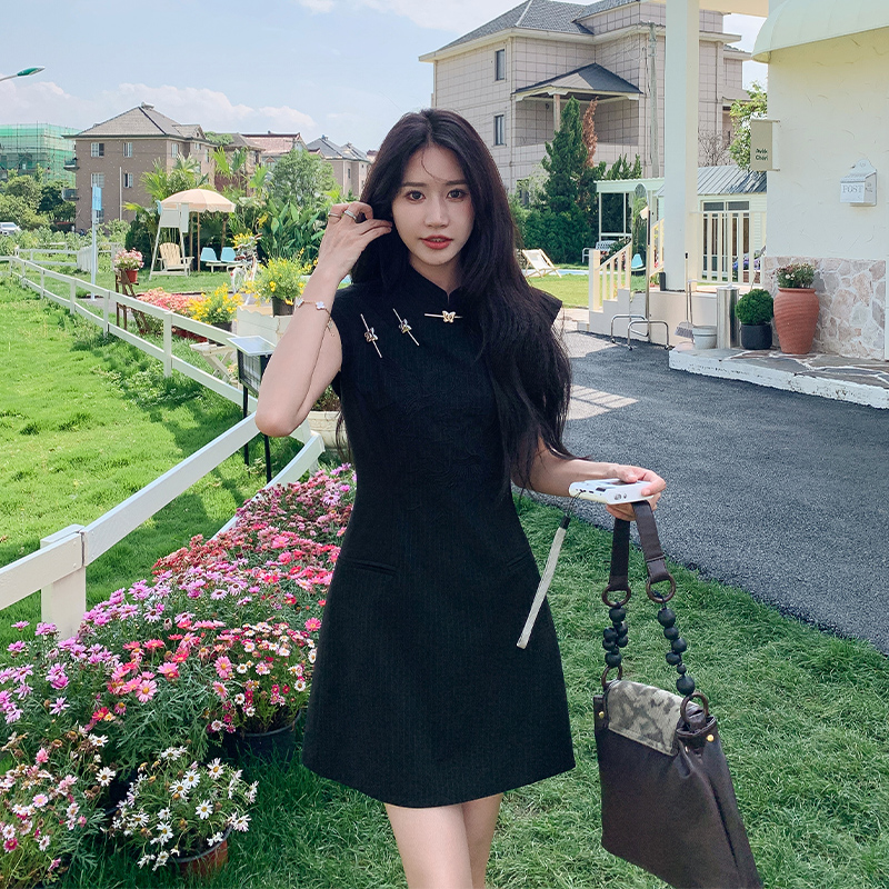 新中式国风气质立领连衣裙女2025夏季新款收腰显瘦刺绣背心短裙子