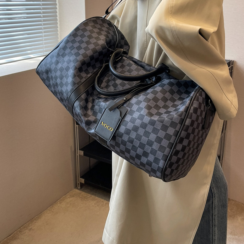 时尚男女箱包皮具女包男包中性旅行包超纤合成革休闲包软面手提包高性价比高么？