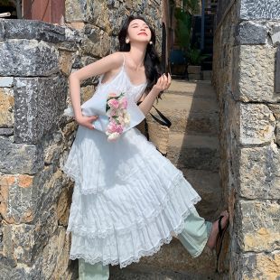 甜美温柔风海边度假蛋糕裙 白色仙女蕾丝吊带连衣裙女夏2025新款