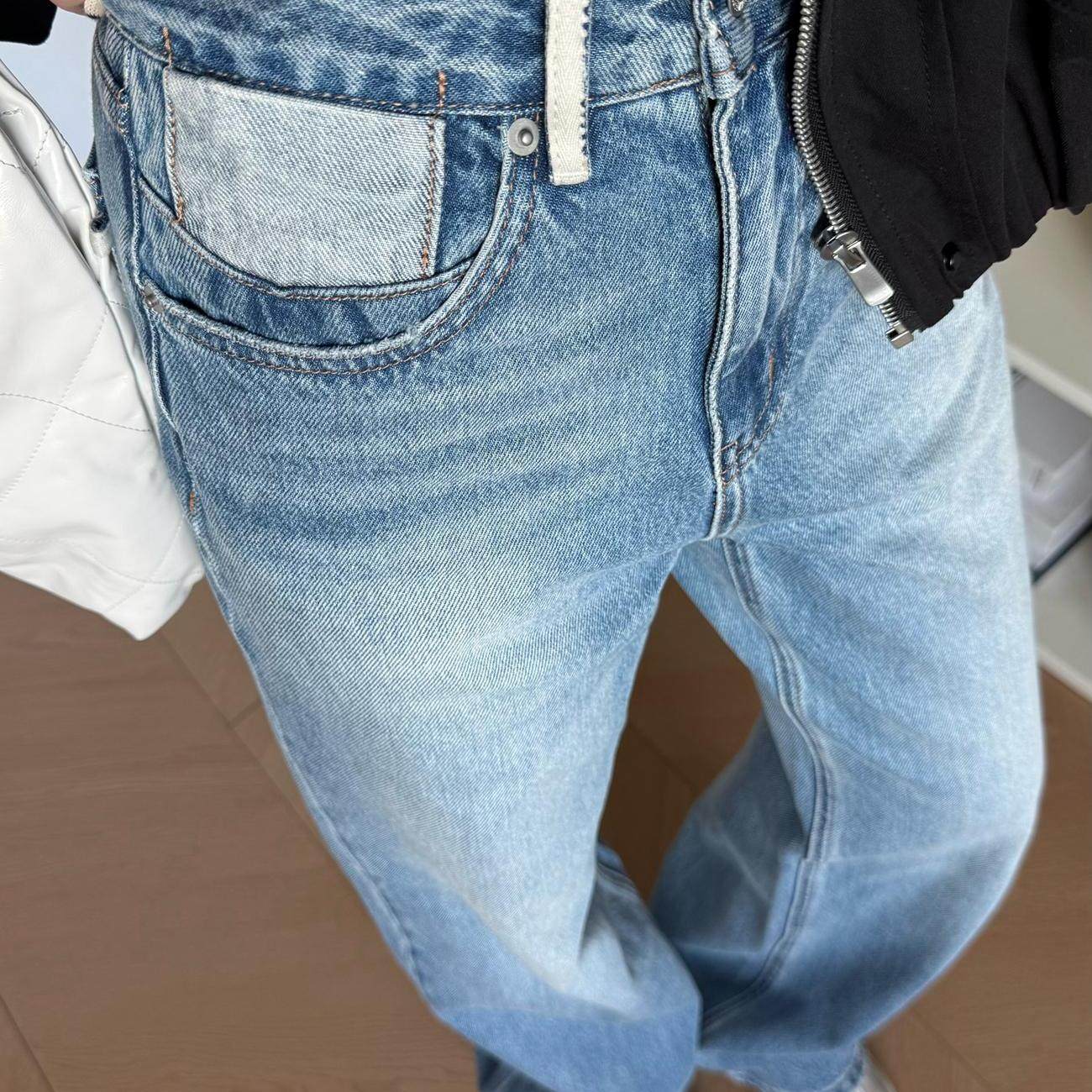 浅蓝色水洗高腰窄版阔腿牛仔裤