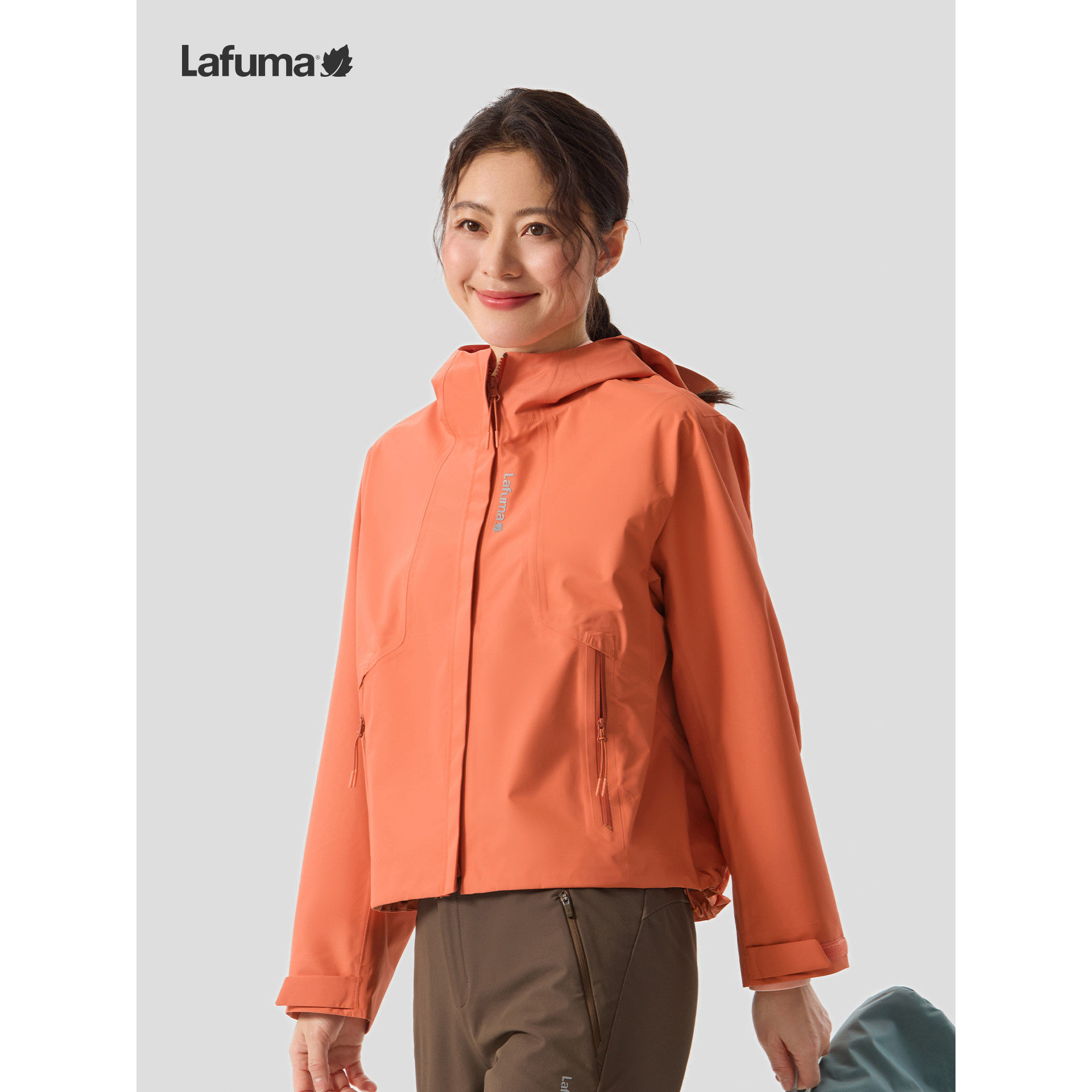 LAFUMA乐飞叶户外宽松连帽冲锋衣女士防风防水透湿运动夹克外套