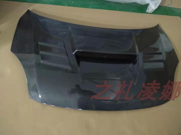 适用于铃木雨燕碳纤维机盖改装  了、雨燕sti碳纤维开孔引擎机盖