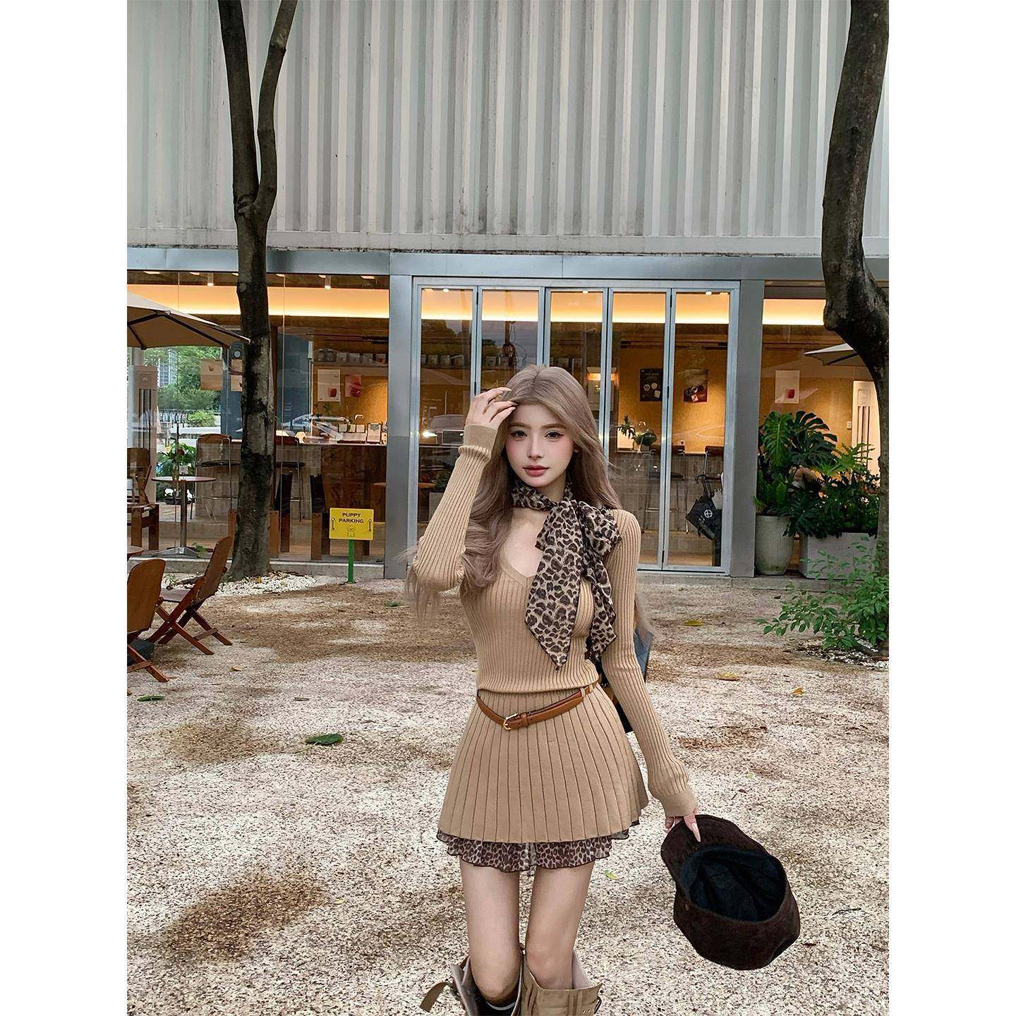 七颗虾滑V领连衣裙秋冬季女2025修身巨好看韩系穿搭长袖针织裙子