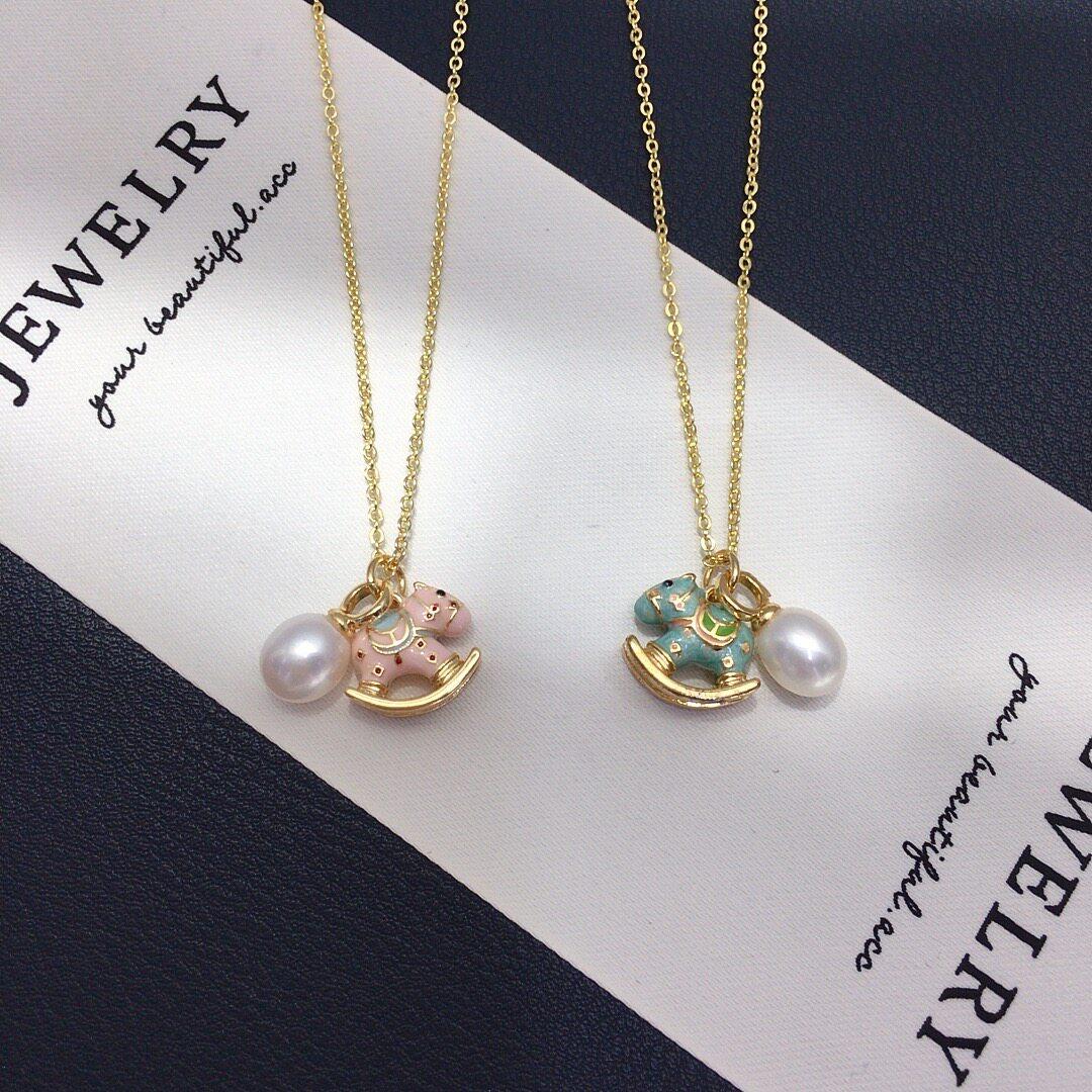 天然米形淡水珍珠吊坠水滴形摇摇木马可爱锁骨毛衣项链珐琅彩颈链