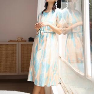 清新恬静 腰带蝙蝠袖 桑蚕丝连衣裙 真丝肌理横条绉一字领中袖