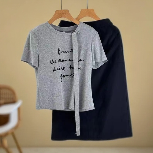 T105 夏季新款时尚休闲显瘦短袖上衣+半身裙两件套套裙