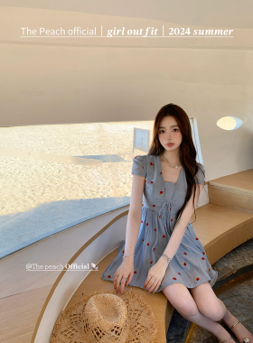 thepeachofficial【银河梦境】蓝色碎花方领连衣裙短裙女夏设计感