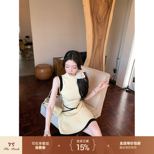 thepeachofficial【圣莫里千金】撞色边修身针织背心百褶裙套装女