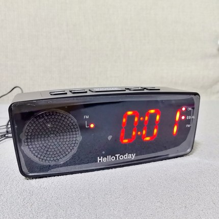 外贸钟控收音机闹钟收音机只有fm必须一直插电使用不能用电池