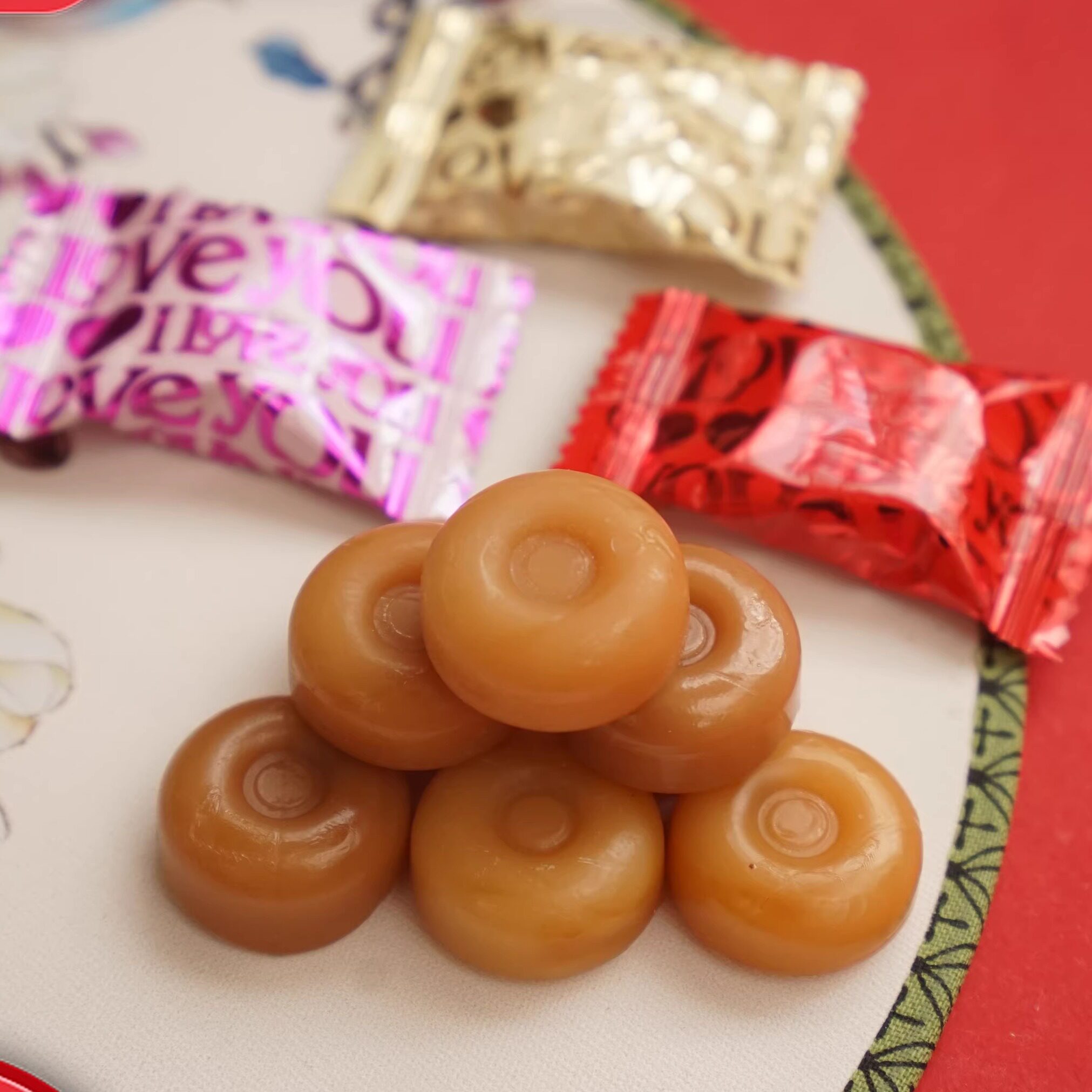 高颜值金色粉色红色高档喜糖硬糖散装创意网红婚庆招待糖果500g