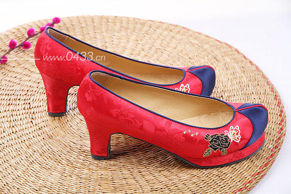 韩国传统韩服绣花勾鞋婚备韩服鞋7cm红色蓝勾绣花鞋h-p01805