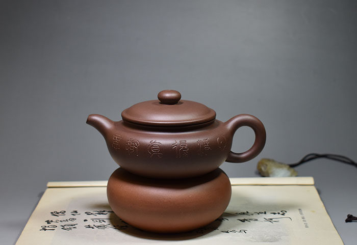 老缶紫砂斋/黄龙山老清水/宜兴原矿全手工/仿古壶托(刻佛)