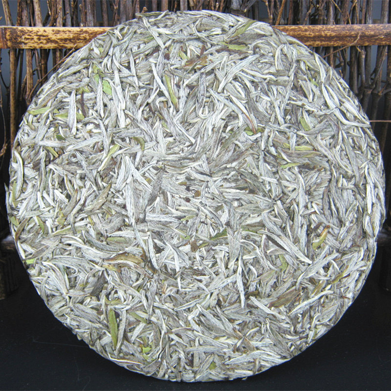 正宗福鼎白茶饼2018年高山花香白毫银针茶饼白茶茶叶太姥300g包邮