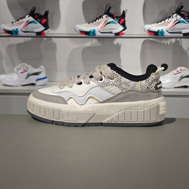 李宁车缝线系带男子低帮休闲鞋