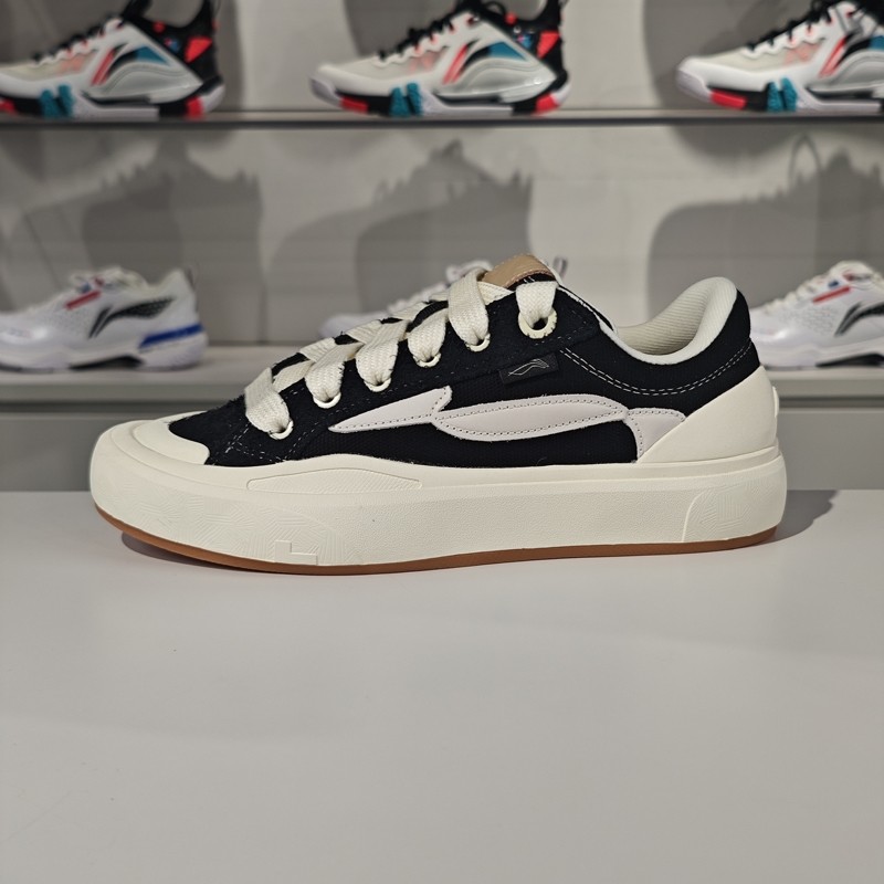 李宁车缝线系带男子低帮滑板鞋