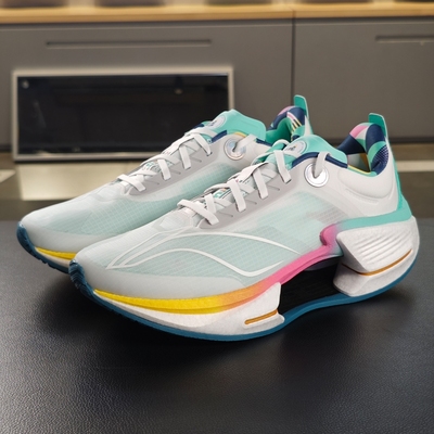 李宁男子跑步鞋减震弹速