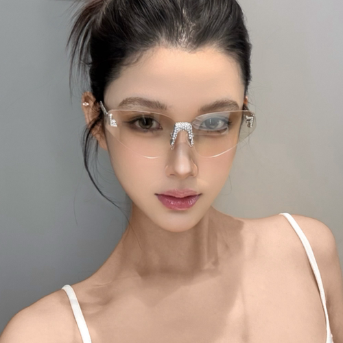 无框镶钻水银色猫眼太阳镜凹造型