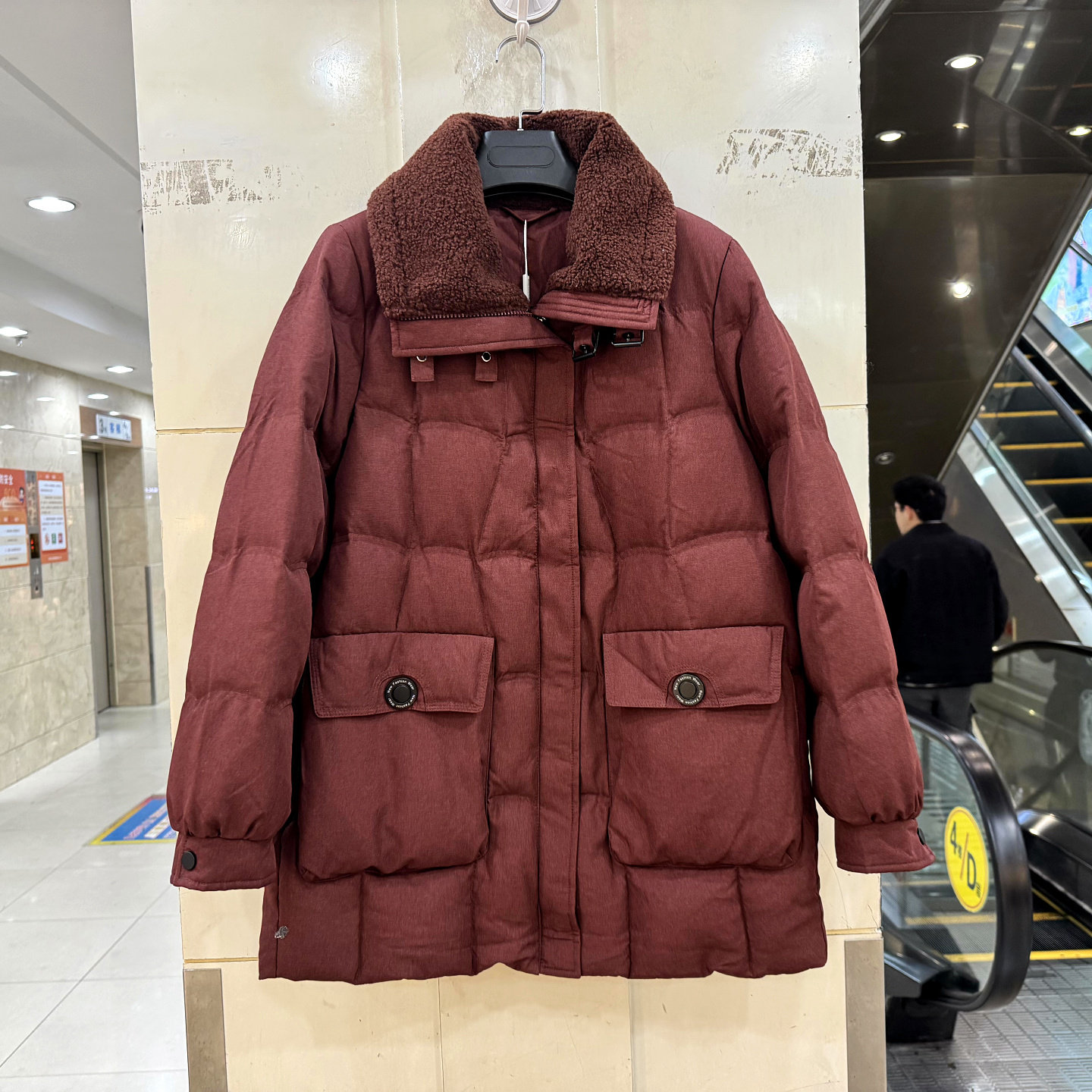 25D-Y8713 仿羊羔毛翻领大口袋休闲小个中长羽绒服欧货冬装正品