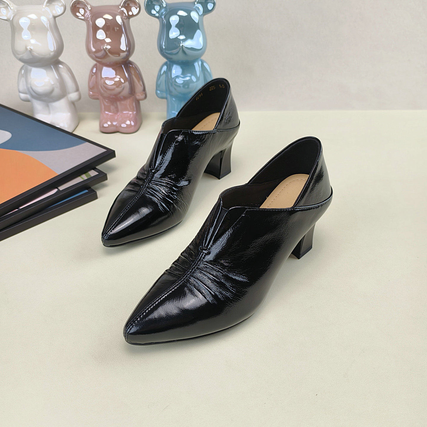 2026春季新款高跟尖头时尚深口单鞋女真皮褶皱粗跟气质时装及裸鞋,女鞋,深口单鞋,淘宝优惠券,粉丝福利购,淘宝优惠卷