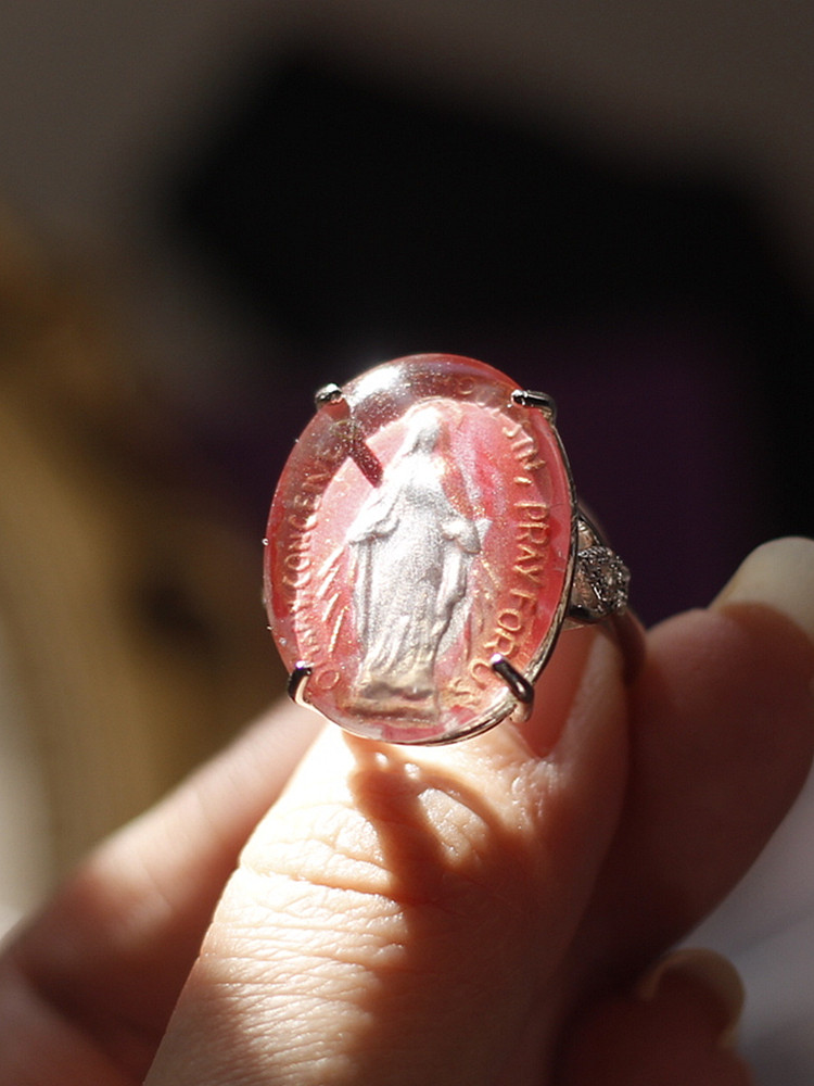 如意Asyouwish欧美意大利回流中古董粉色凹雕人像老琉璃银戒指