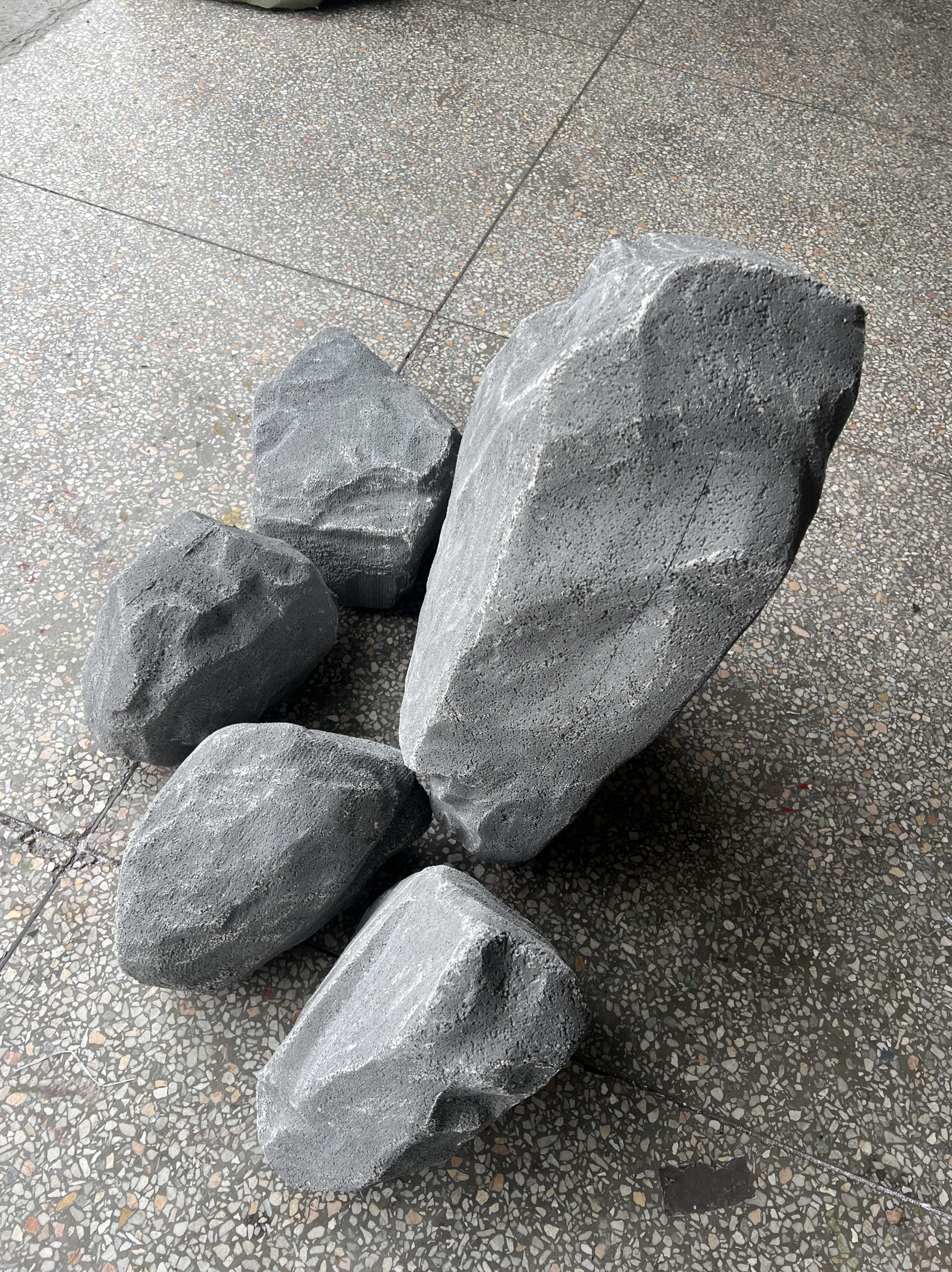 泡沫石头假石头道具仿真假山造景装饰舞台摆件影视橱窗景观假砖块