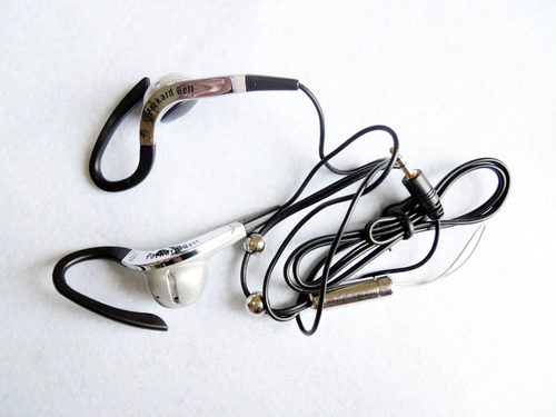 黑色镀金头重低音普通电脑耳机