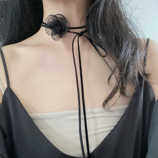 绑系带颈链锁骨链丝绒choker项圈颈带脖链装饰项链女黑色玫瑰花朵
