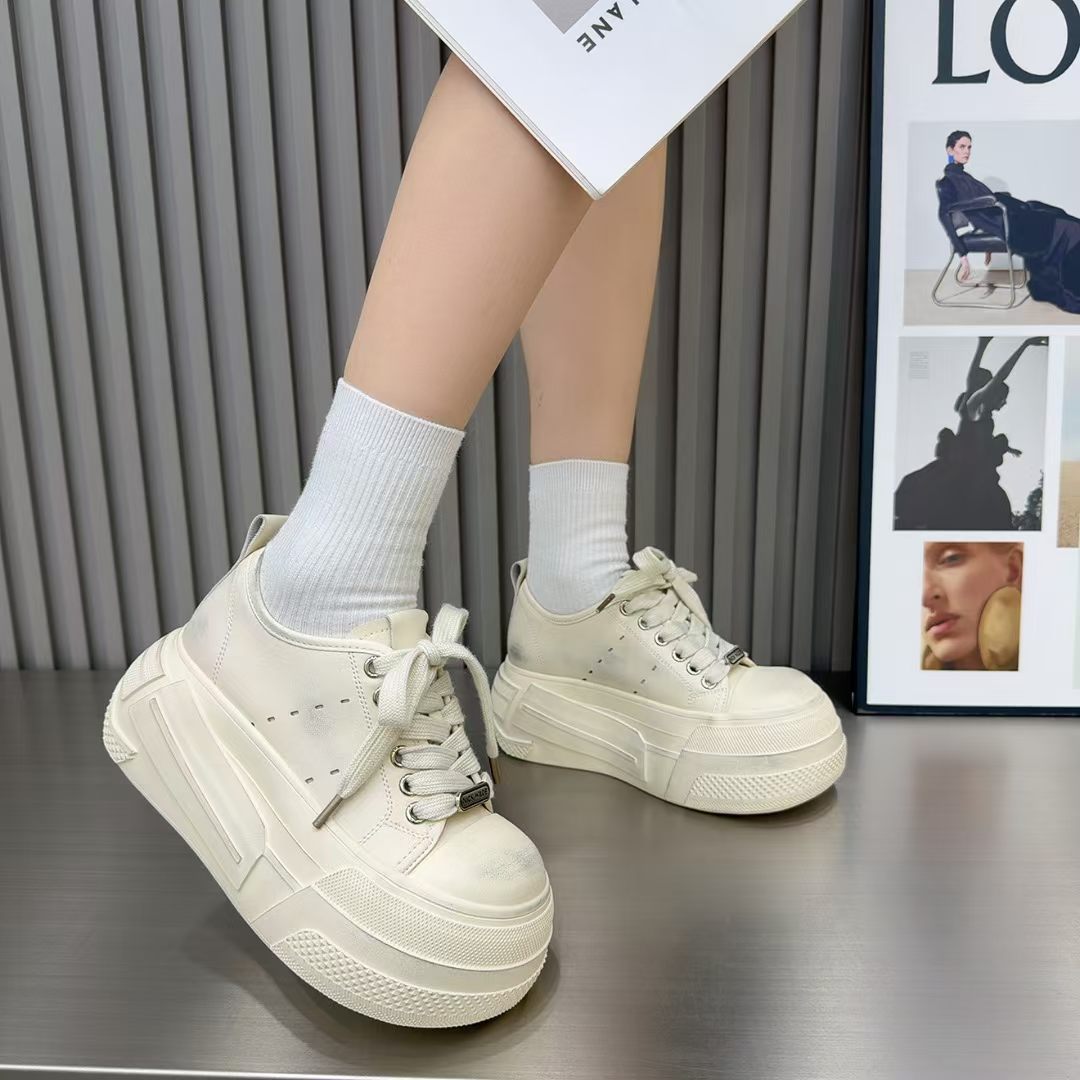 超百搭~6cm增高厚底松糕板鞋女秋2026新款个性透气真皮休闲小白鞋