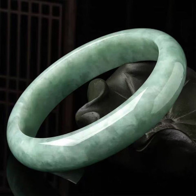翡翠色玉手镯贵州翠手镯