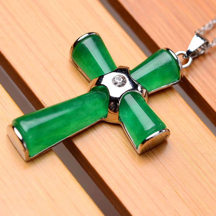 欧美风纯天然绿玛瑙十字架吊坠