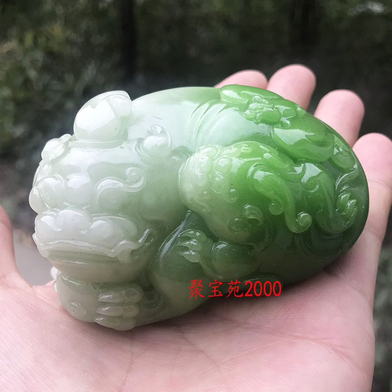 和田玉貔貅手把件仿白玉带糖色皮丘把玩件白玉原石带翠色貔貅摆件