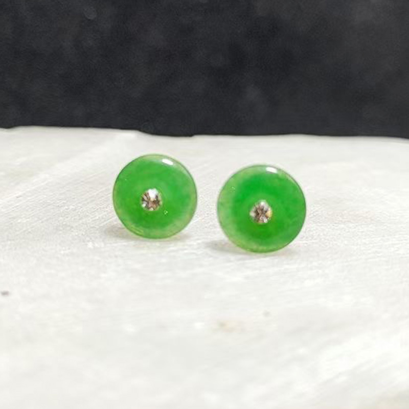 翡翠色耳环阳绿玉耳饰