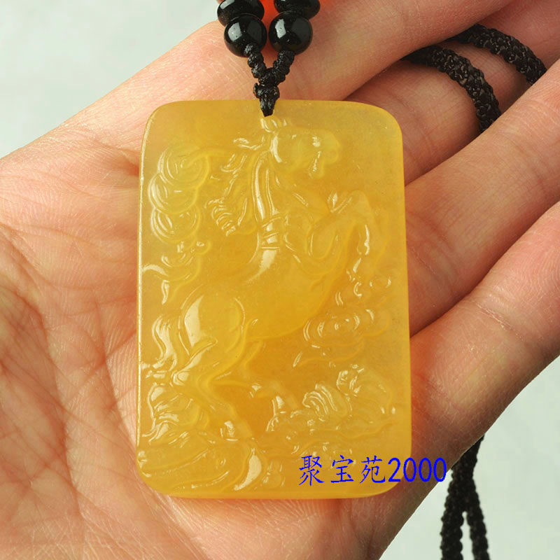 天然云南黄龙玉生肖马吊坠男女款黄腊石马上有钱挂件生肖马玉牌子