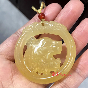 精雕云南黄龙玉生肖虎吊坠黄玉镂空老虎头玉牌挂件男女玉佩毛衣坠
