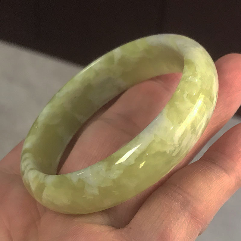 天然黄岫玉手镯辽宁姜花玉石镯子飘花玉镯岫岩玉时尚手环小号首饰