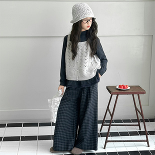 女童针织马甲套装秋季2025新款中大儿童洋气吊带T恤格子裤三件套