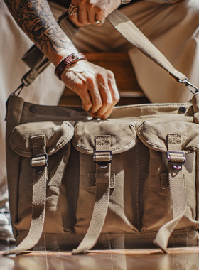 马登工装美式沙漠战术挎包户外训练黄色单肩包大容量手提邮差包男