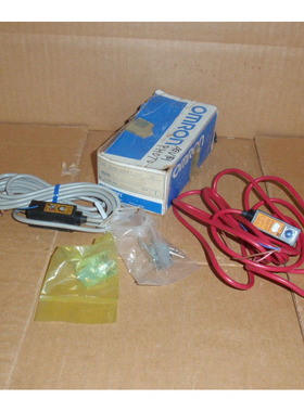 E3S-2E41-44 Omron NEW In Box Photo Sensor E3S2E4144 E3S-2LE4