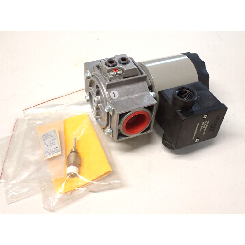 GKS05-3MVAK-071C42 LENZE MOTOR GEARBOX 全新