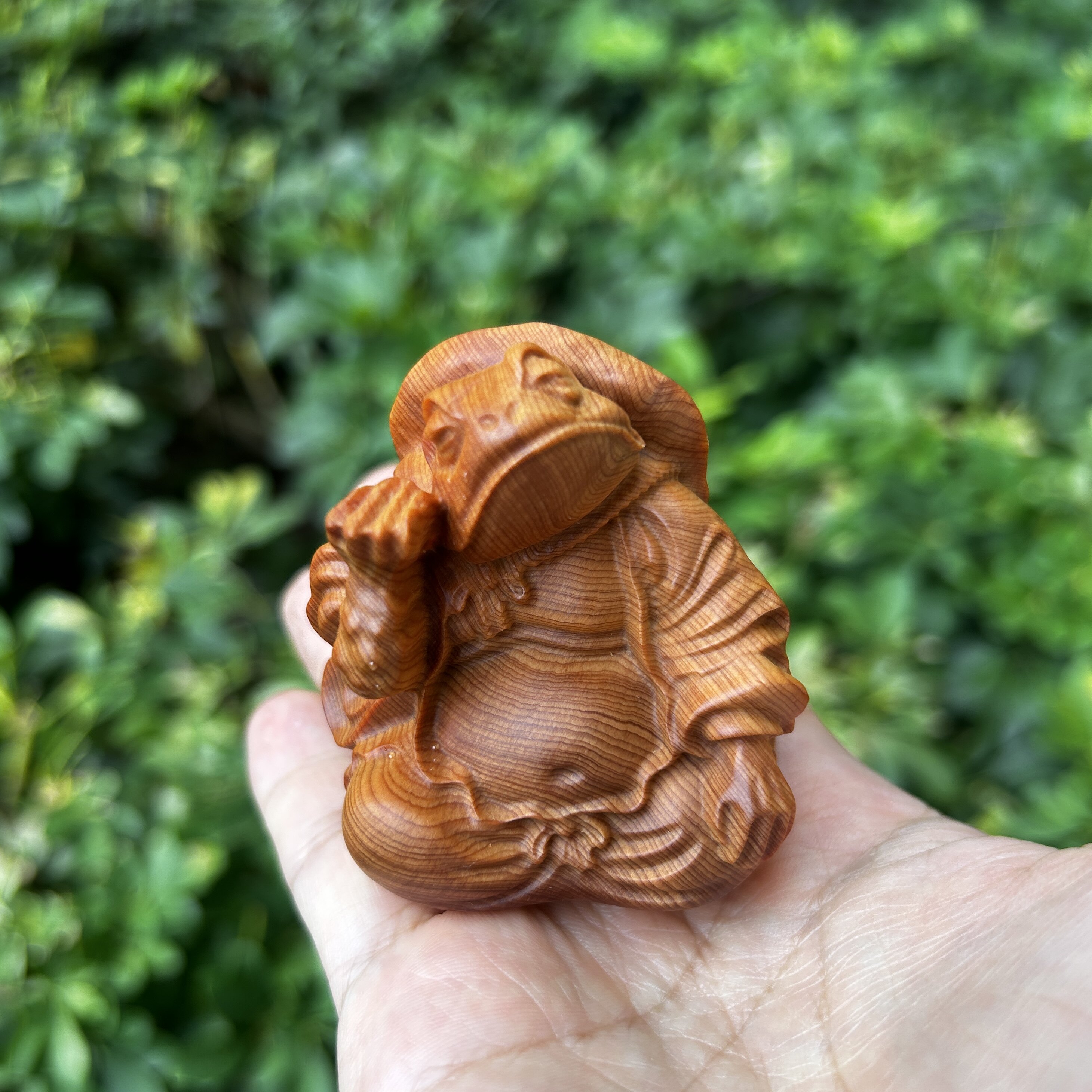 天然崖柏实木雕刻蛤蟆仙人福蛙创意文玩手把件招财金蟾桌面小摆件