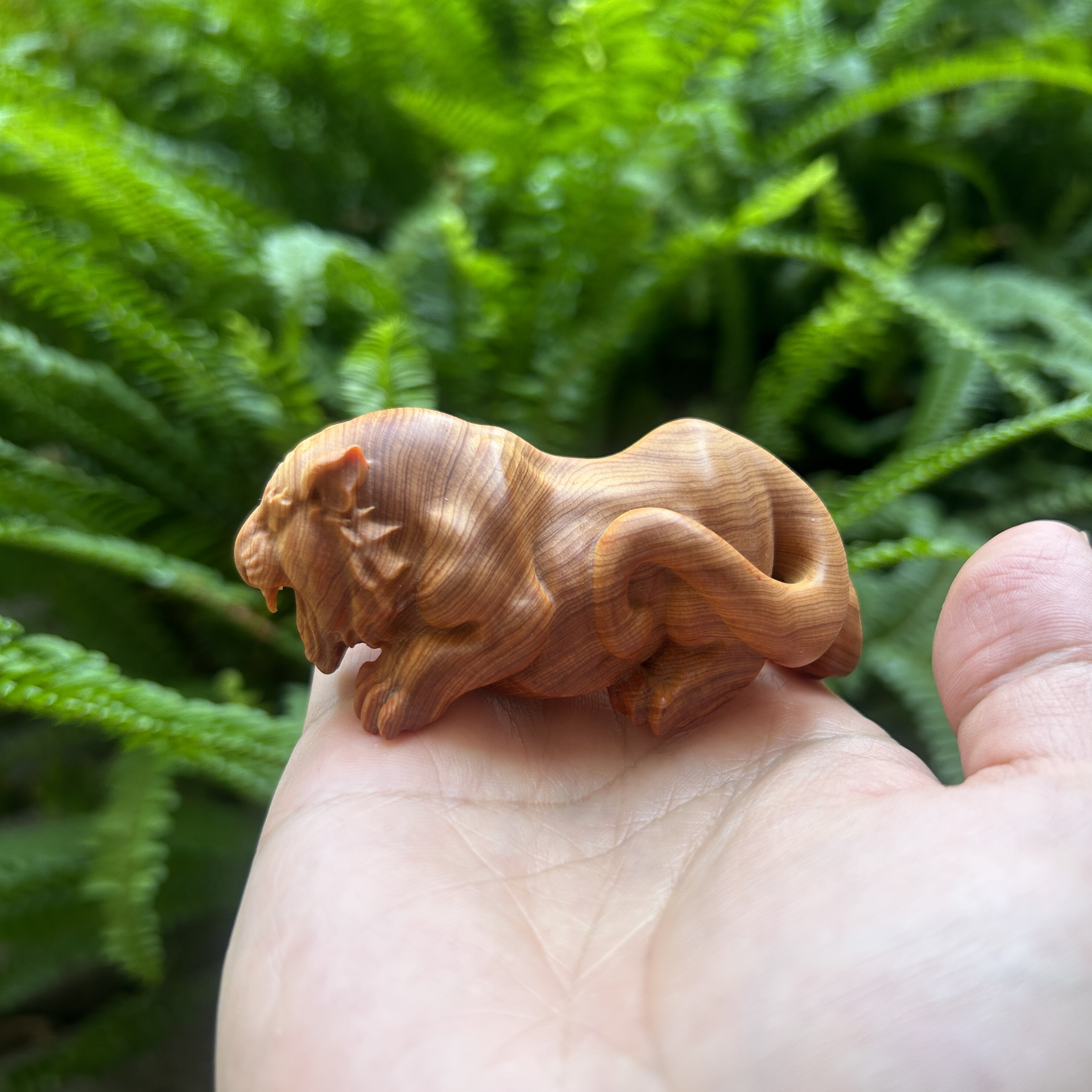 太行陈化老料崖柏木雕刻猛虎生肖老虎手把件吉祥物文玩桌面小摆件