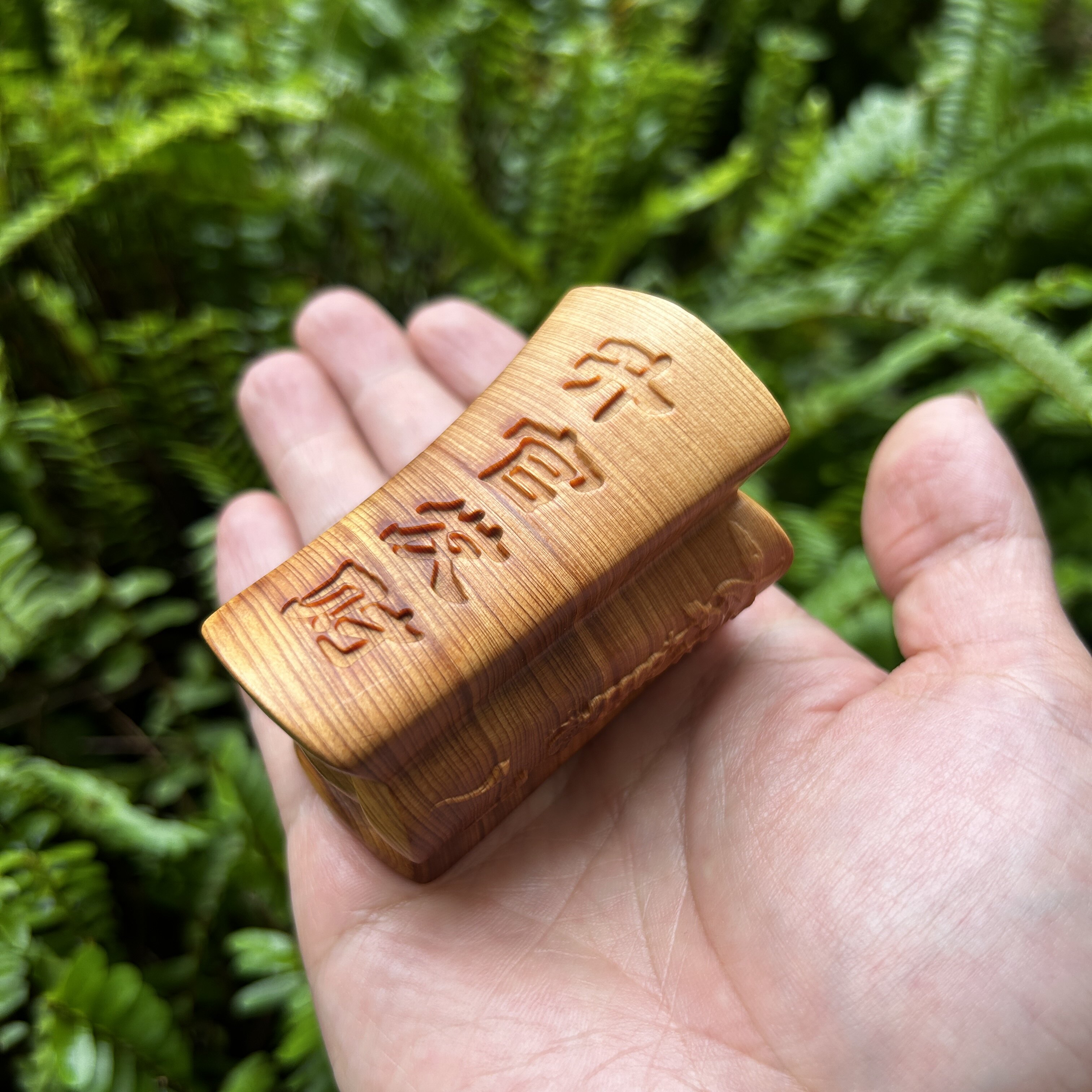 天然崖柏老料实木雕刻升官发财棺材文玩手把件随身盘玩桌面小摆件